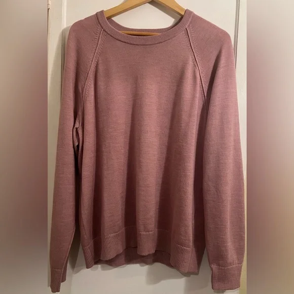 Banana Republic 100% merino wool sweater - Picture 2 of 7